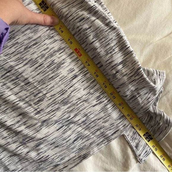 Lululemon Beat the Heat Long Sleeve Tie Back Top Tiger Space Dye Black White 6 - Picture 8 of 13